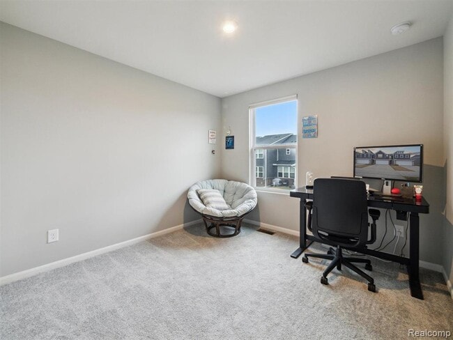 Building Photo - 4765 Glenora Dr