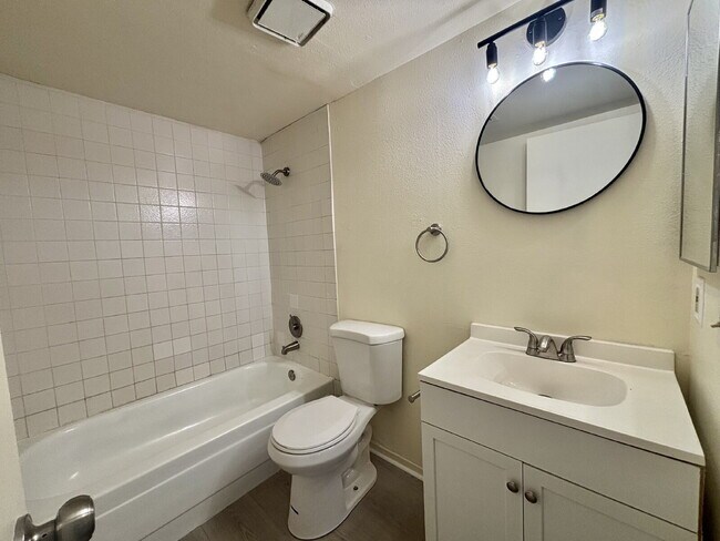 Building Photo - Updated Downstairs 2 Bed | 1 Bath Apartment – Move-In Ready