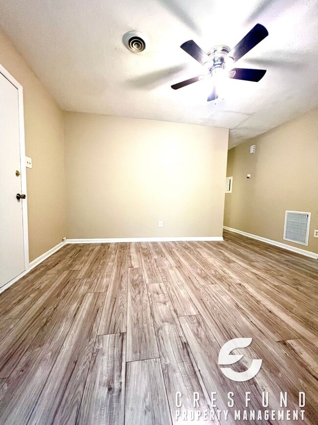 Building Photo - 3 Bedroom Ready For YOUR Move In TODAY!
