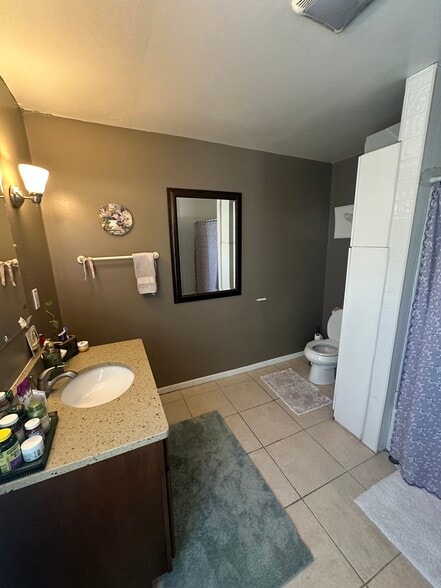 Building Photo - 630 S Washington St