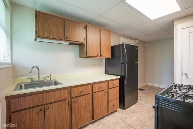 Building Photo - 3 br, 1 bath Townhome - 219 Gilliland Ave