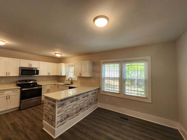 Building Photo - 2663 Blount St