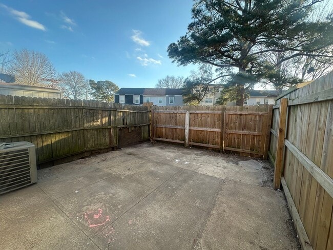 Building Photo - Centrally Located 2 BR Green Townhome with Fenced Patio