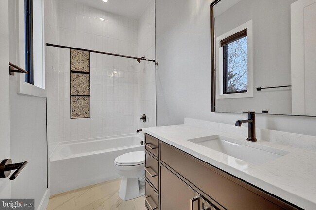 Building Photo - 1100 Balls Hill Rd