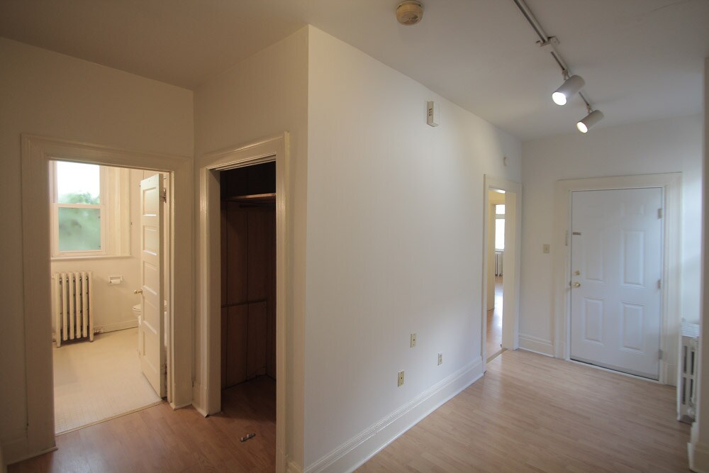 Building Photo - 200 Kelly Ave