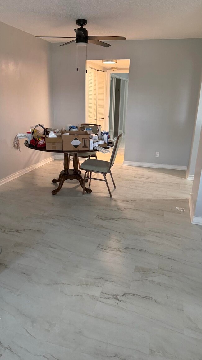 Building Photo - 52 Newport Ct