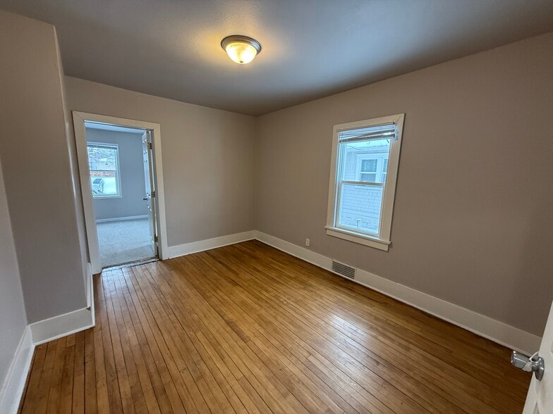 Building Photo - 909 University Dr N