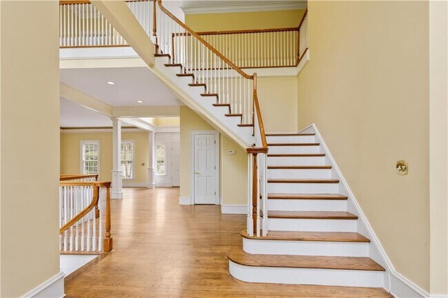 Building Photo - 430 W Wesley Rd NW