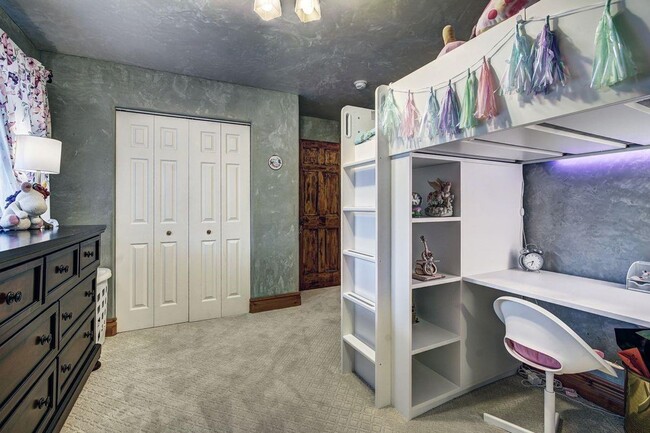 Building Photo - Home in Willowbrook for Rent