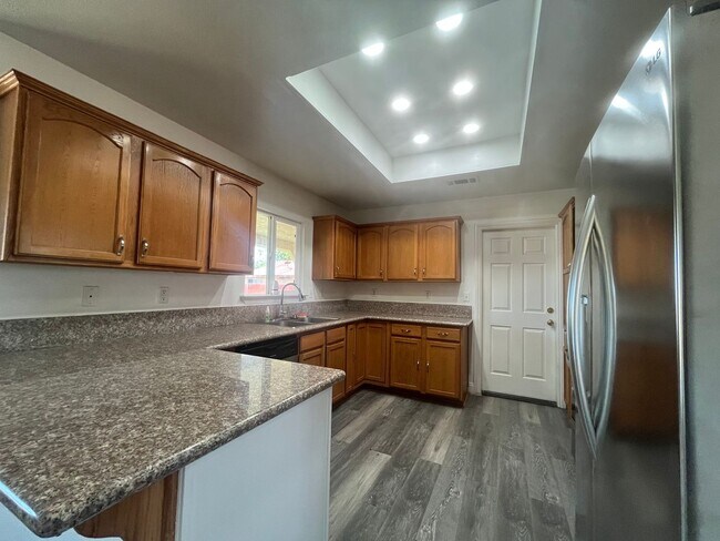 Building Photo - 3 bed 2 bth in Apple Valley. Apply today!