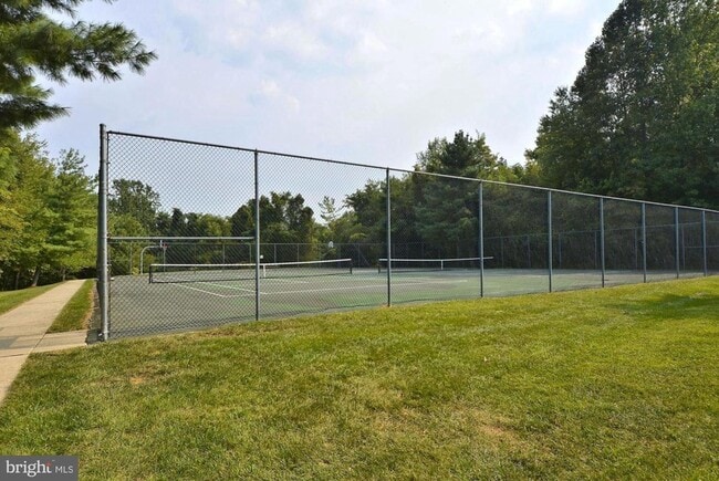 Building Photo - 605 Admiral Dr