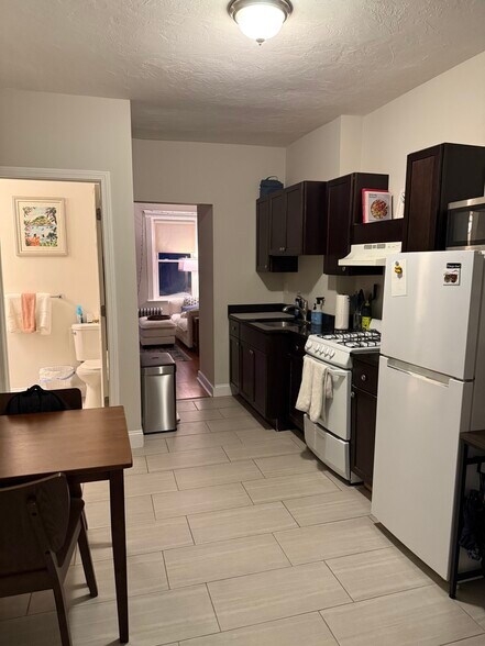 Building Photo - 70 Joy St