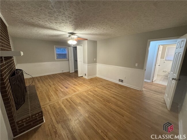 Building Photo - 108 White St
