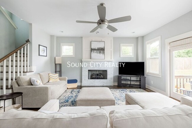 Building Photo - 606B Eastboro Dr