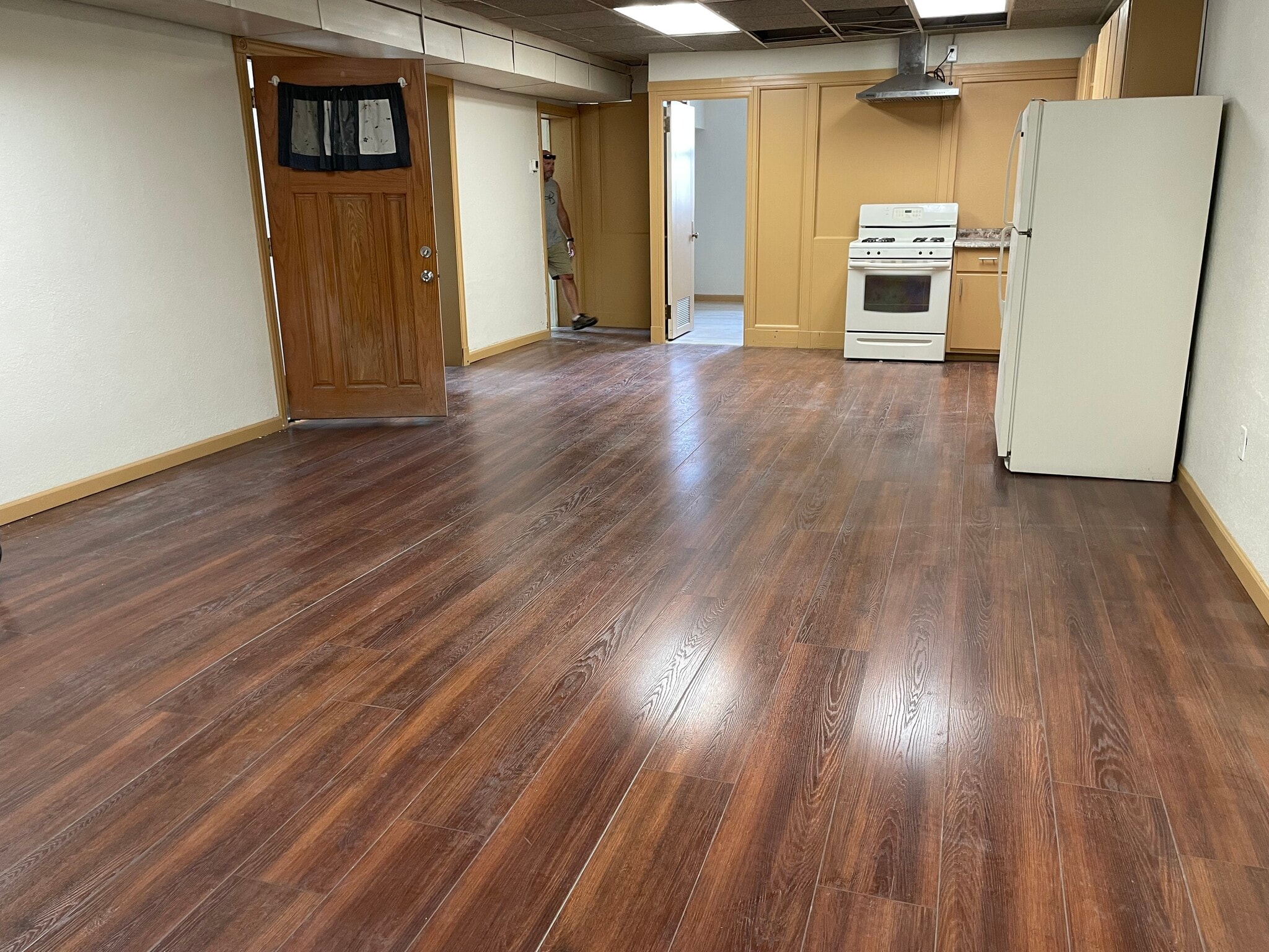 Jumbo Living Room & Kitchen/Dining Area - 31 N Main St