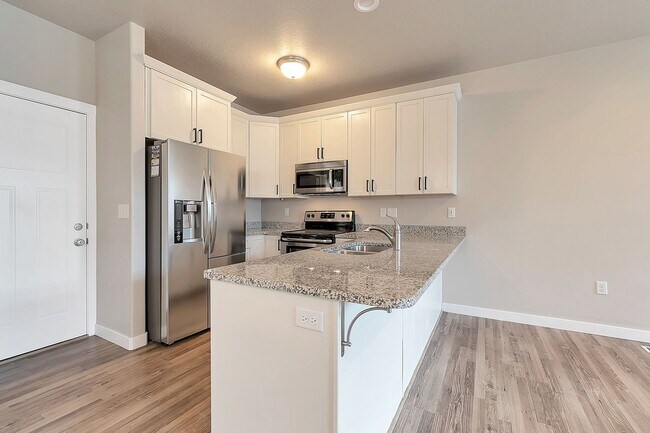 Building Photo - 3 Bed 2.5 Bath Townhome in Bluffdale