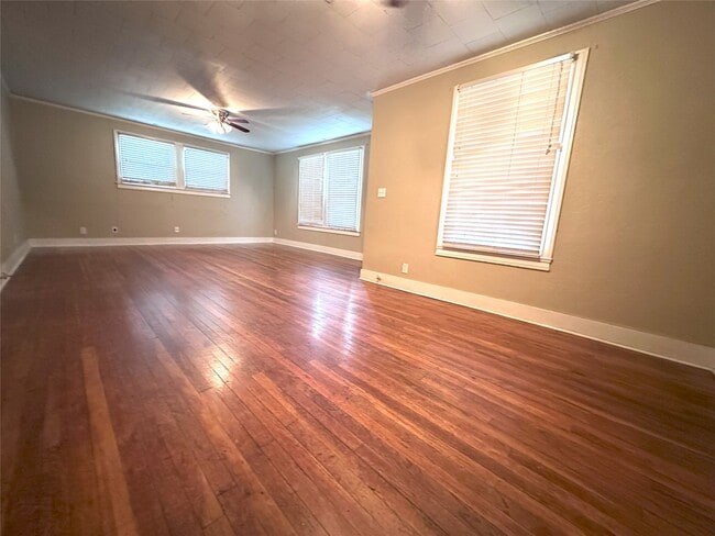 Building Photo - 502 E Church St