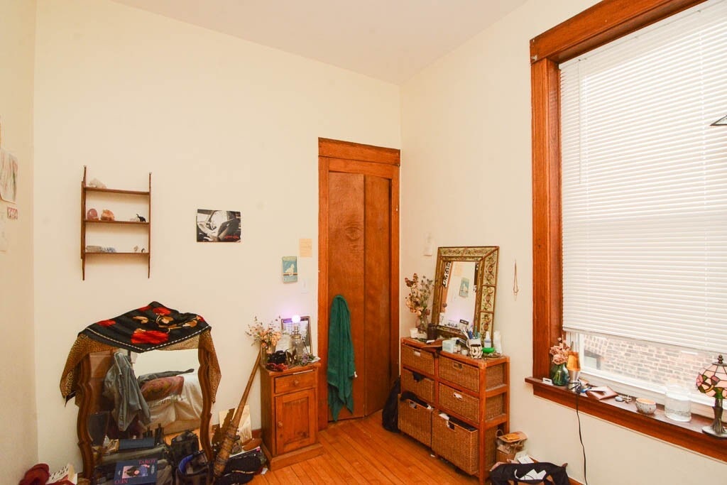 Building Photo - 2316 W Iowa St