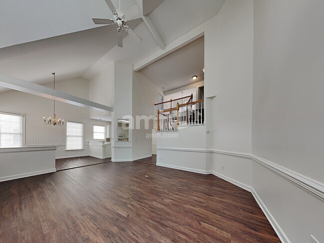 Building Photo - 300 Lucas Park Dr