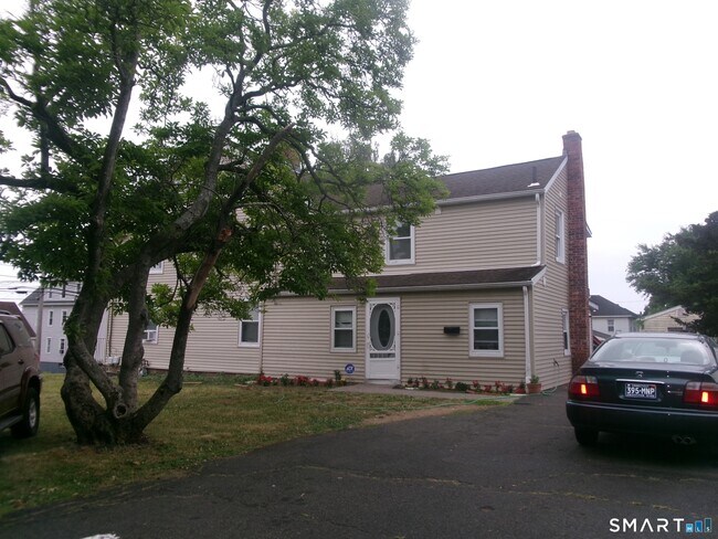 Building Photo - 188 Hemingway Ave