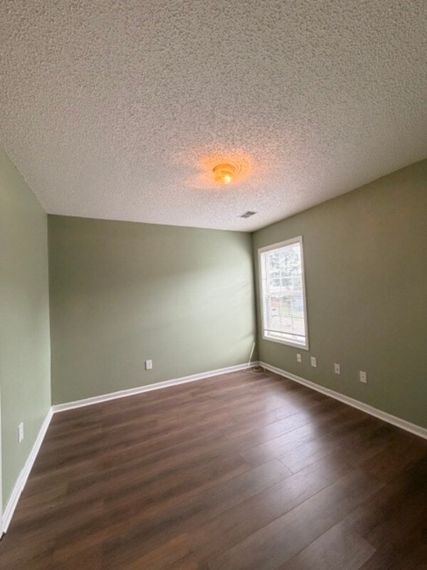 Building Photo - 25 Willow Hurst Ct