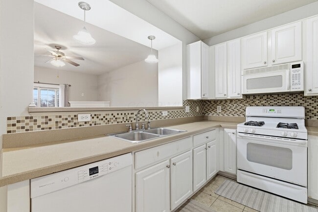 Building Photo - 986 Shaula Dr