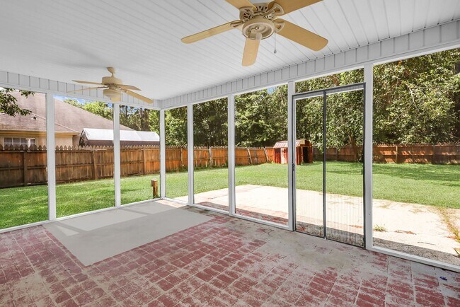 Building Photo - Stunning 4-bed Home in Hinesville With Two...