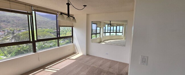 Building Photo - 2 Bedroom Corner Unit with 2 Side-by-Side Covered Parking Stalls in Hawaii Kai