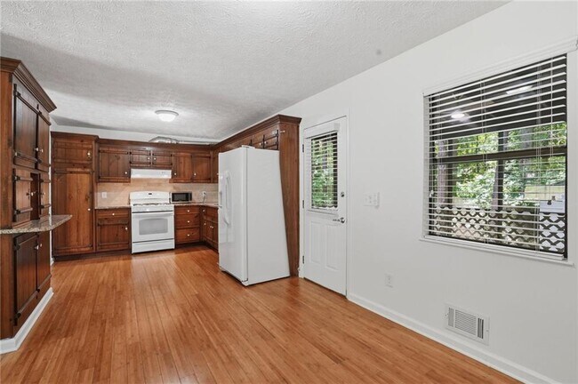 Building Photo - 4100 Dustin Dr NW
