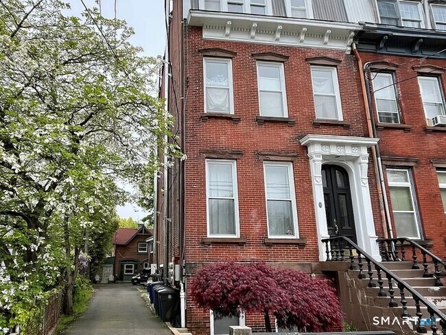 Building Photo - 29 Eld St