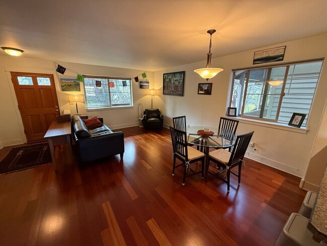 Building Photo - Beautiful 2 Bed/2.5 Bath Townhome on Bend's Westside - Shevlin Park Road