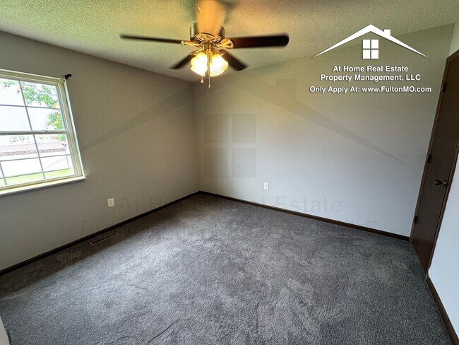 Building Photo - 533 Collier Ln
