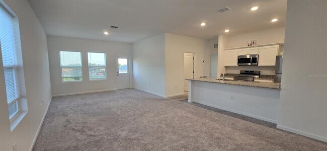 Building Photo - 452 Hennepin Lp