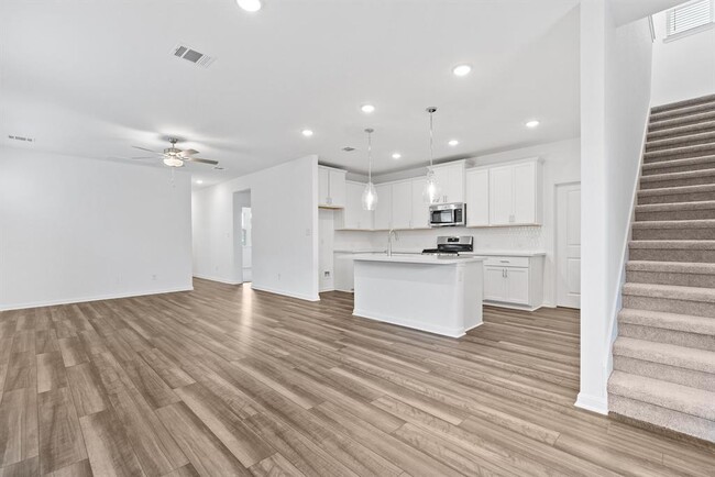 Building Photo - 204 Flowers Ave