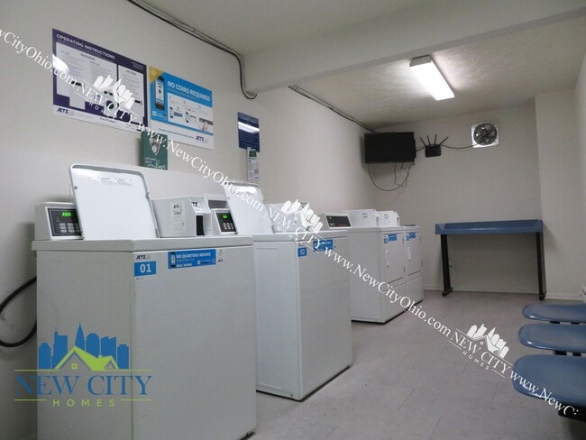 Building Photo - 2085 Building - New Rennovated 1 & 2 bedrooms starting at $989!