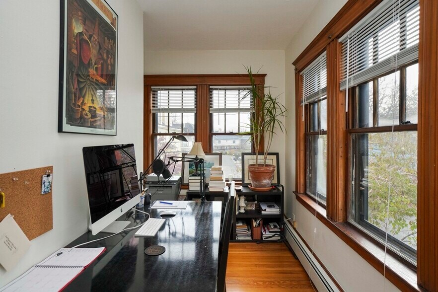 Building Photo - 15 Hollis St