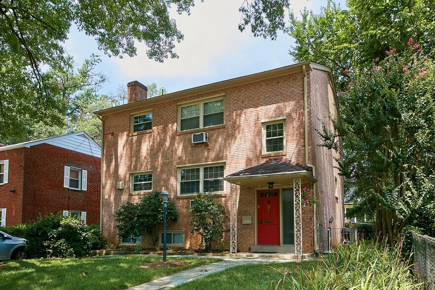 Building Photo - 805 23rd St S