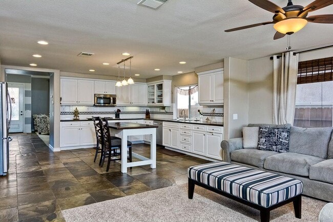 Building Photo - 5216 Topsail Dr