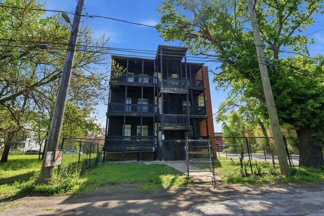 Building Photo - 7056 S Parnell Ave