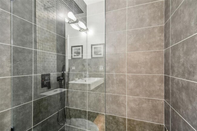 Building Photo - 8208 Pinewood Run Ct