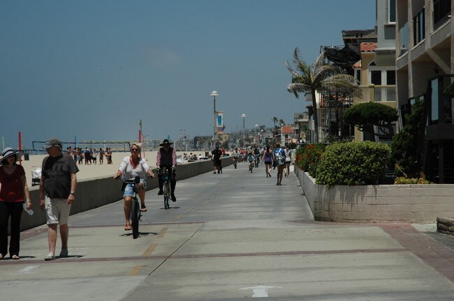 Walk or bike on the Strand - 2411 Prospect Ave