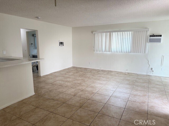 Building Photo - 685 E Vista Chino
