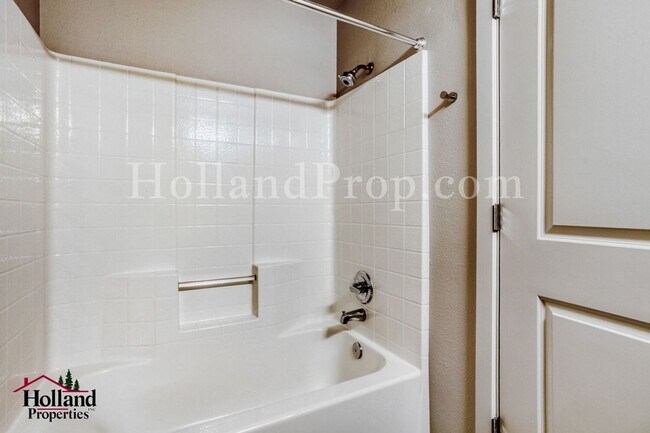 Building Photo - New Rent Price: $2,150 +$250 Off First 2 Full Months - Better Than New Light-Filled Townhome in H...