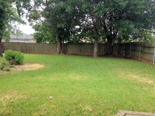 Building Photo - ** 3/2 IN NEW GREENACRES PLACE **