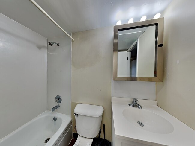 Building Photo - 31 Chittenden Ave