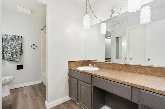 Building Photo - 2718 Granada Hills Dr
