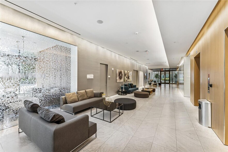 Building Photo - 500 Brickell Ave