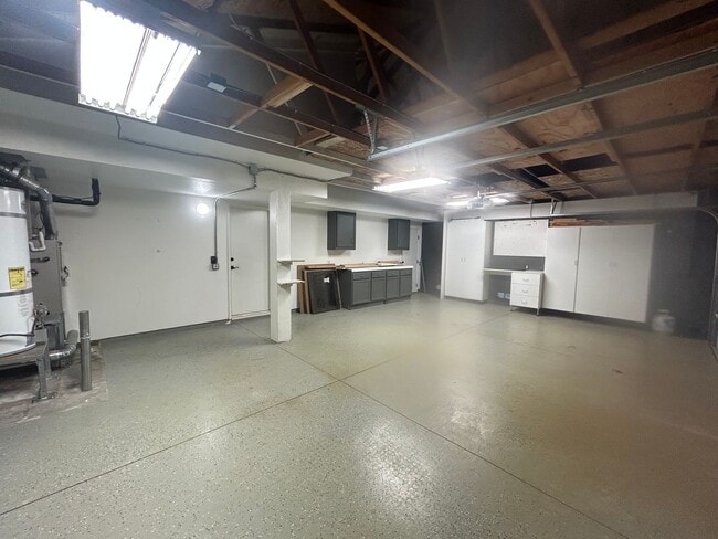 Building Photo - Remodeled Home for Rent in Corona – Sunroo...