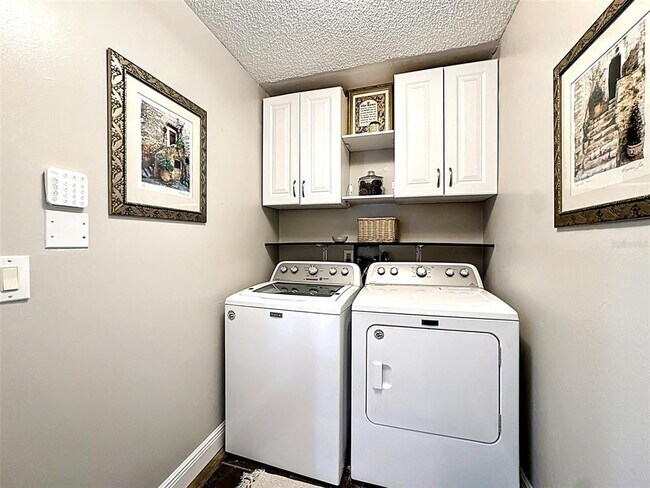 Building Photo - 341 W Hornbeam Dr