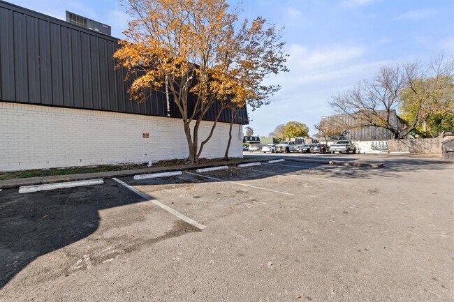 Building Photo - 1720 Wooten Park Dr